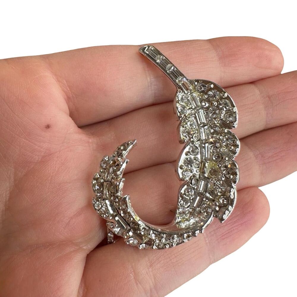 Vintage silver tone Feather Brooch Pin